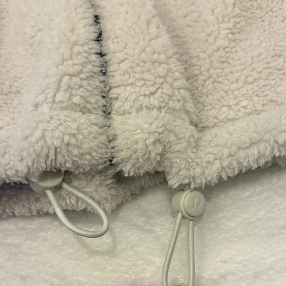 Lululemon Women's Cream Sherpa Jacket - Picture 6 of 8